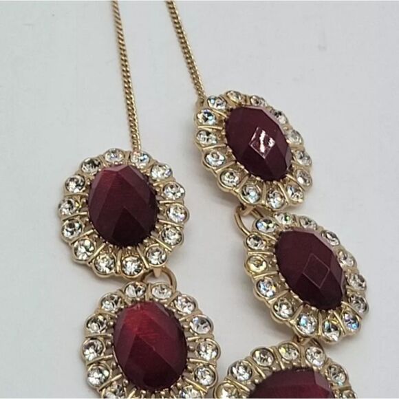 Signed Avon Faux Ruby Red Faceted & Rhinestone Gold Tone Necklace Stunning - Picture 2 of 12